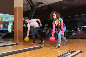 Fototapeta na wymiar Friends having fun and playing bowling