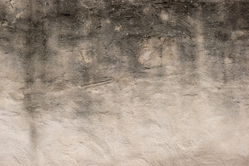 Verrußte Mauer  / Die Nahaufnahme einer verrußten und rauen Mauerwand.