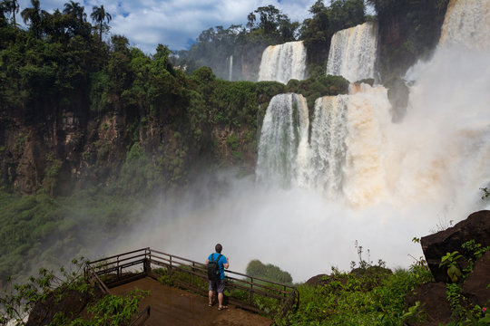 Fototapeta man looking at the waterfalls