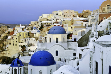 Fototapeta premium Sunrise over the homes and churches of Oia, Santorini, Greece