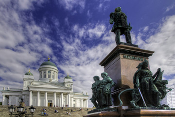 Fototapeta premium Monument to Alexander II in front of Lutheran Cathedral in Helsinki, Finland