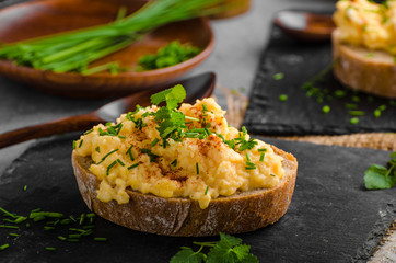 Scrambledd eggs with chive and chilli