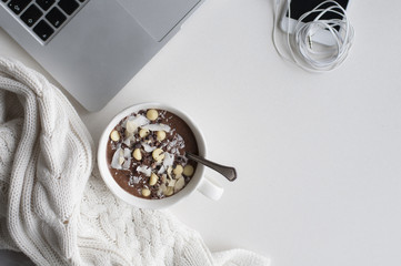 Smoothie Bowl & Computer