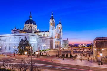 Fototapeta na wymiar Madrid cathedral Catedral de de la Almudena