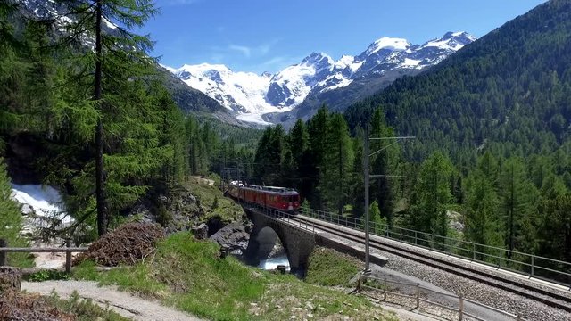 video 4k - Trenino rosso del Bernina - Svizzera