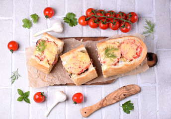 Bread baked with smoked sausage, mushrooms, onions, cheese, tomatoes and pickled cucumbers.