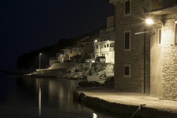 Fototapeta na wymiar Nacht im Hafen Muna, kleine Ortschaft auf der Insel Zirje in Kroatien