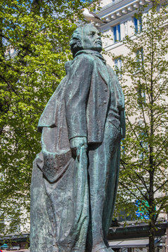 Eino Leino Statue Esplanadi Helsinki Finnland