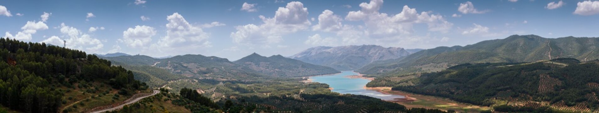 Panor&aacute;mica Cola del pantano del Tranco, Ja&eacute;n, Espa&ntilde;a
