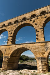 Fototapeta premium Pont du Gard, Aquädukt der Provence-Alpes-Cote d'Azur in Frankreich