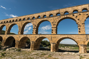 Fototapeta premium Pont du Gard, Aquädukt der Provence-Alpes-Cote d'Azur in Frankreich