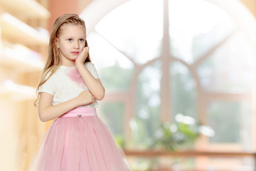 Obraz premium Beautiful little girl 5-6 years.
