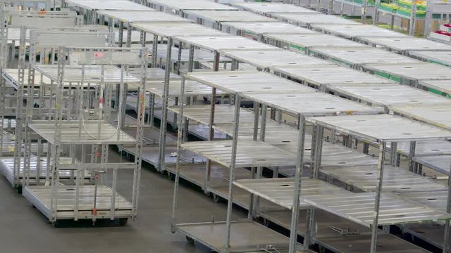 840_The_closer_look_of_the_empty_carts_inside_the_warehouse.mov