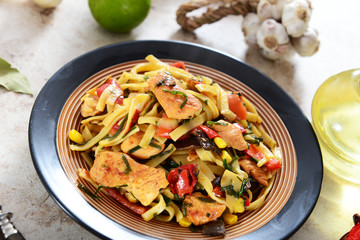 Noodles with chicken and vegetabels