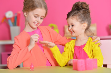 Obraz na płótnie Canvas little girls doing manicure
