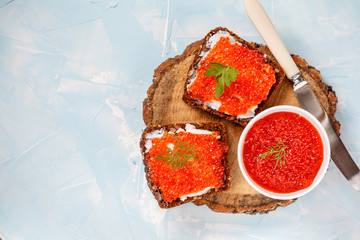 Sandwiches with red salmon caviar and rye bread.