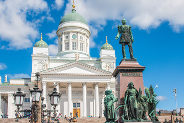 Dom von Helsinki (Helsingin tuomiokirkko / Suurkirkko) und Alexander II Denkmal  Uusimaa Finnland