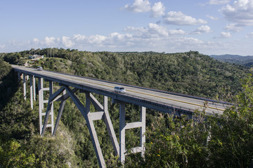 Fototapeta na wymiar Brücke von Bacunayagua auf Kuba.
