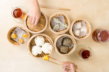 Top view of people eating dim sum - obrazy, fototapety, plakaty