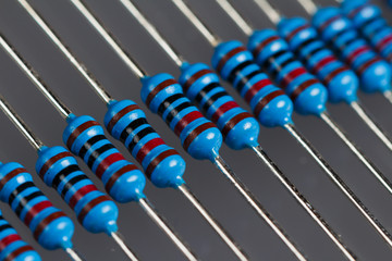 Obraz premium blaue Widerstände 10k Ohm, close-up, low focus