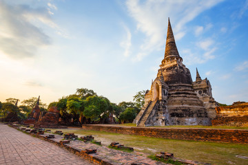 Fototapeta premium Wat Phra Si Sanphet temple in Ayutthaya Historical Park, a UNESCO world heritage site, Thailand