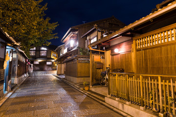 Naklejka na ściany i meble Sannen Zaka Street in Kyoto at night