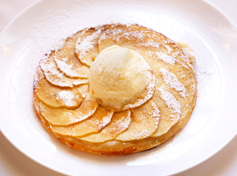 Photo piece of sweet apple cake