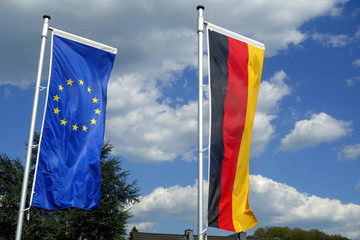 Flaggen der EU und Deutschlands