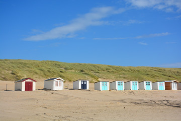 Fototapeta na wymiar Strandhäuschen auf Texel