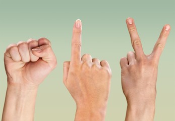 Hands show fingers.
