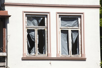 Fototapeta premium Kaputte, alte Fenster