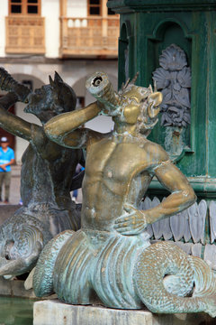 Statues de la fontaine de l'Inca plaza de Armas à Cusco au Pérou