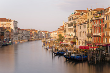 Fototapeta na wymiar View from the Rialto Bridge in Venice onto the Canal Grande.