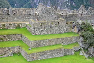 Maisons et terrasses du Machu Picchu au Pérou © JFBRUNEAU