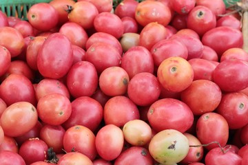 Fresh tomatoes for cooking in the market