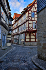 Gasse in der historischen Altstadt von Quedlinburg