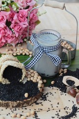 Soybean milk mix black sesame is delicious.