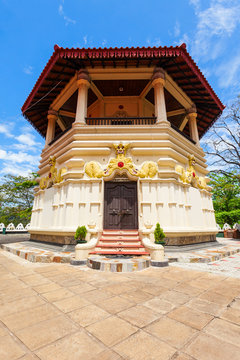 Malwathu Maha Viharaya Temple