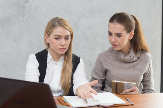 Young woman working together in modern place, Business people takling in modern office. problem for business concept, unhappy emotion