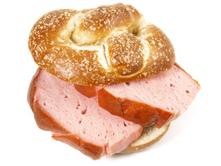 Fleischkäse im Laugenbrötchen