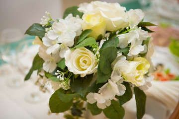 a bouquet of white roses on the table