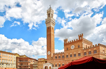 Obraz premium View of historic tuscan city Siena, Italy