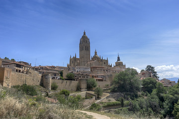 Fototapeta na wymiar Vistas de la ciudad medieval de Segovia, España
