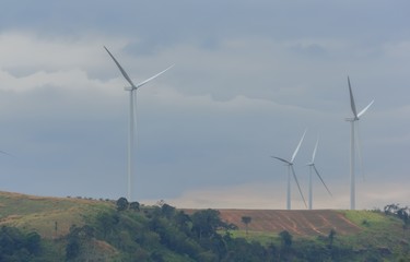 Obraz premium Wind turbines on mountain