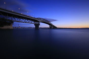 Fototapeta na wymiar auckland harbor bridge