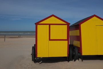 Roulottes ou cabines de plage.  