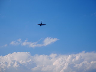Fototapeta na wymiar 入道雲と飛行機