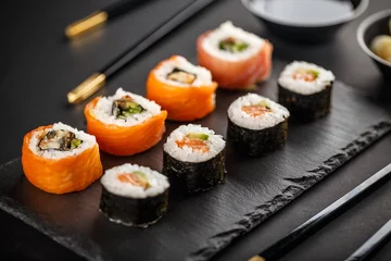 Foto op geborsteld aluminium Sushi bar Delicious sushi rolls
