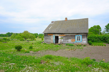 Obraz premium Very old country village house in Grodno region, Belarus