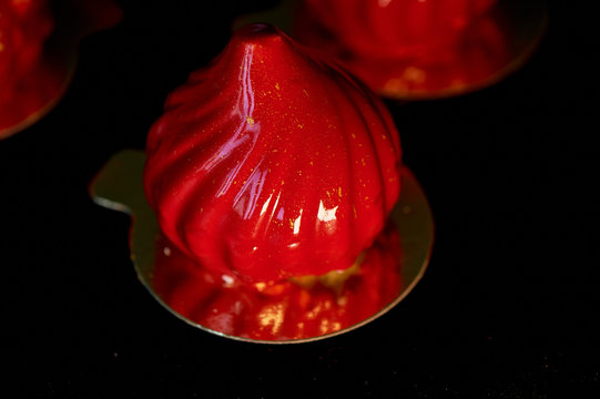 Fire berry cake, A delicate cream mousse, covered with incredibly shiny mirror-like glaze on the condensed milk, hides inside serdtsevinka of lemon jelly and ganache is incredibly useful oblepiha